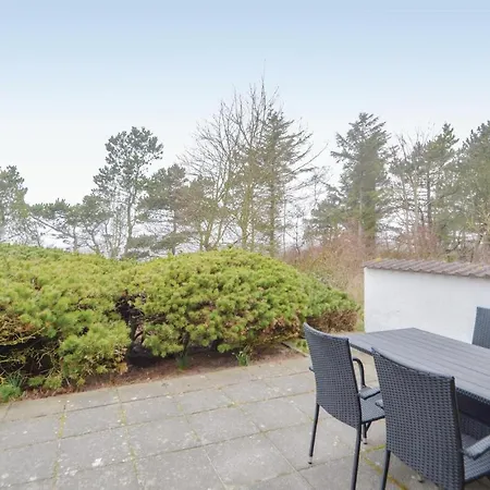 Three-bedroom In Romo Molby